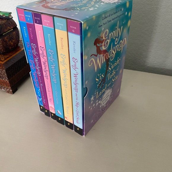 Emily Windsnap books 1-6 - Picture 3 of 3